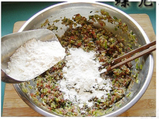 团团圆圆青萝卜猪肉粉条炸丸子【蝶儿惹火年菜】的做法步骤:11