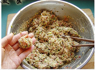 团团圆圆青萝卜猪肉粉条炸丸子【蝶儿惹火年菜】的做法步骤:12