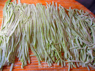 菠菜手擀面的做法步骤:15