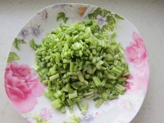 芹菜猪肉夹饼的做法步骤:2