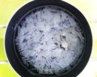 红枣银耳莲子羹的做法步骤:2