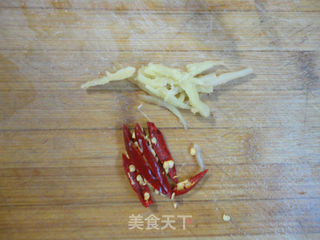 蒜苗炒鸡蛋皮的做法步骤:3