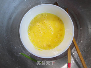 蒜苗炒鸡蛋皮的做法步骤:4