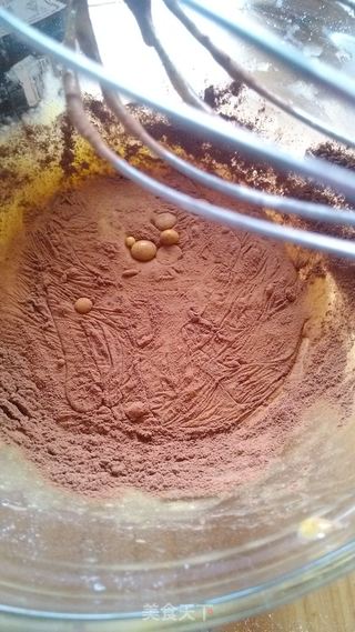 巧克力蛋糕卷的做法步骤:3