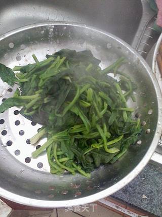 菠菜素馅水饺—帮宝宝补钙~~的做法步骤:2