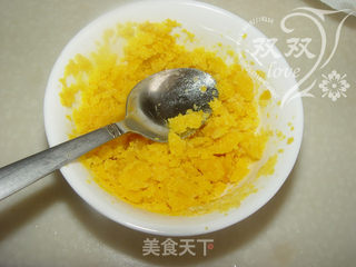 蛋黄焗南瓜的做法步骤:2