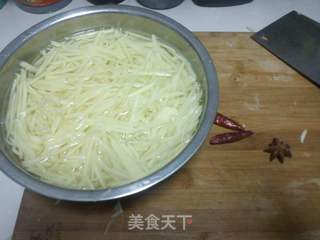酸辣土豆丝的做法步骤:2