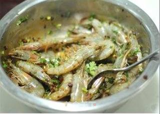 简单几步打造美味宴客菜——香辣豆豉虾的做法步骤:4