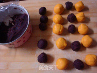 南瓜豆沙椰丝球的做法步骤:4