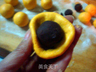 南瓜豆沙椰丝球的做法步骤:5
