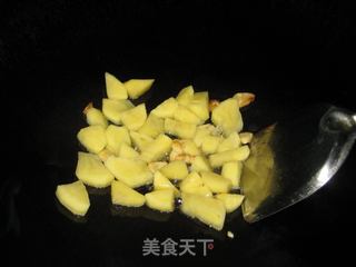 <楷妈家常菜>--腊味咖喱炒饭的做法步骤：3