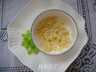 蒜蓉粉丝蒸扇贝的做法步骤:2