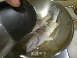 家烧鲈鱼的做法步骤:8