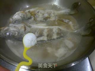 家烧鲈鱼的做法步骤:9