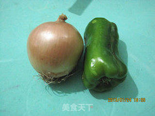 家常菜------清口的蚝油拌圆葱的做法步骤：1