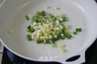 独具风味的云南特色菜——腌菜炒汤圆的做法步骤:4