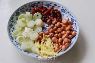 如何打造“小荔枝口味”的【宫保鸡丁】的做法步骤:2