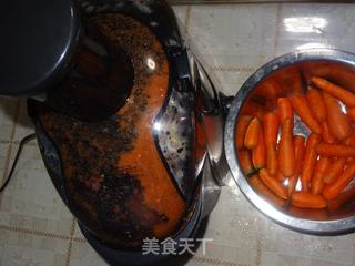 胡萝卜肉水饺的做法步骤：1