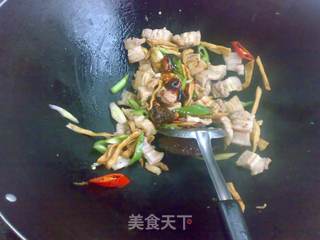 沙茶酱萝卜干炒肉的做法步骤:7