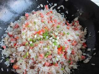 酸菜肉末炒米饭的做法步骤:12