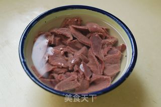 【青椒炒猪肝】的做法步骤:2