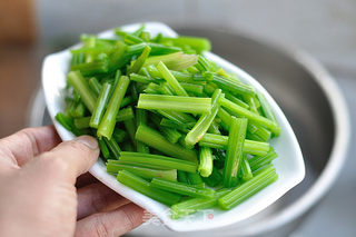 肉丝芹菜的做法步骤:7