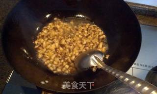 香菇鸡蛋酱油炒饭的做法步骤：1