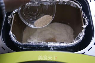 轻松三步做出健康松软的面包——蔓越莓吐司的做法步骤:2
