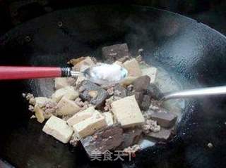 家常小菜——肉末红白豆腐的做法步骤:8