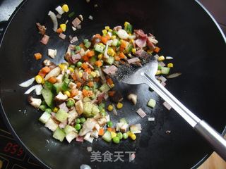 菠萝什锦焗饭的做法步骤：3