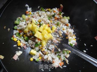 菠萝什锦焗饭的做法步骤：6