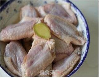 大爱酸甜口的朋友绝对不要错过——话梅鸡翅的做法步骤:2