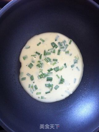 层层叠叠的美味——韭菜蛋饼的做法步骤:4