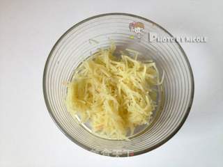 油泼腊味土豆丸子的做法步骤:4