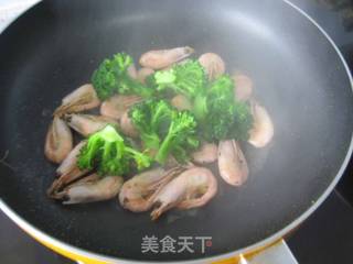 北极虾牛油果蝴蝶粉的做法步骤:7