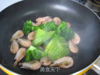 北极虾牛油果蝴蝶粉的做法步骤:8