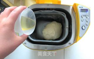 用面包机做好吃的面包——培根卷的做法步骤:3