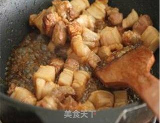 绝对让您忽略肉的土豆吃法——土豆干红烧肉的做法步骤：4