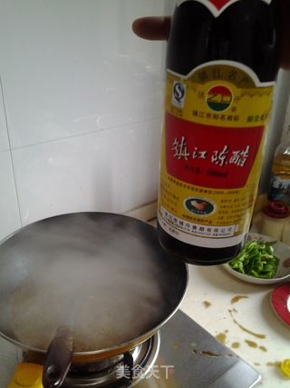 青椒洋葱炒牛蛙的做法步骤:8