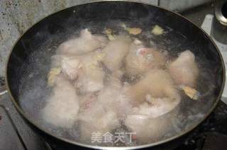 花生炖猪蹄的做法步骤:2
