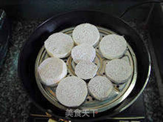 【黄金槟榔芋卷】--- 年夜饭上的健康小点的做法步骤:5