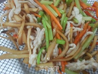 杏鲍菇炒肉丝的做法步骤:5