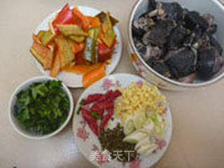 辣炒乌鸡的做法步骤:2