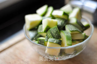 泰式绿咖喱鸡的做法步骤:2