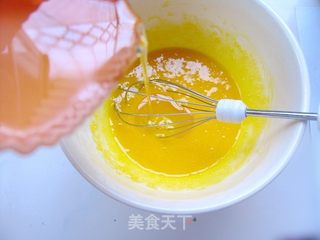 绵软细腻、金黄诱人——南瓜戚风的做法步骤:3
