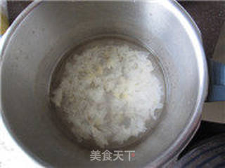 罗汉果雪梨银耳羹的做法步骤:2