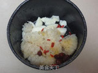 红枣银耳荷包蛋的做法步骤:2