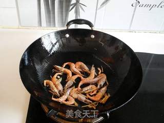 葱爆北极虾的做法步骤:5