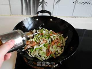 葱爆北极虾的做法步骤:8