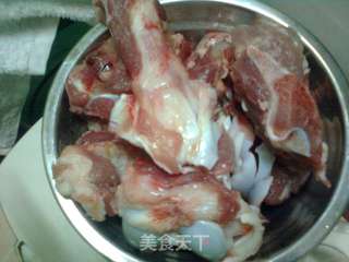 大芥菜墨鱼干煲猪筒骨汤的做法步骤:2
